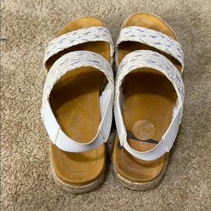 me too platforn sandals